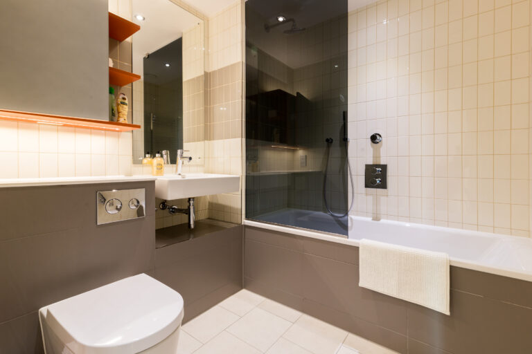 Hoola Luxury Apartment - bathroom